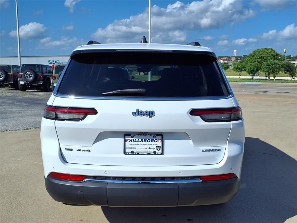 Used 2021 White Jeep Laredo image 6