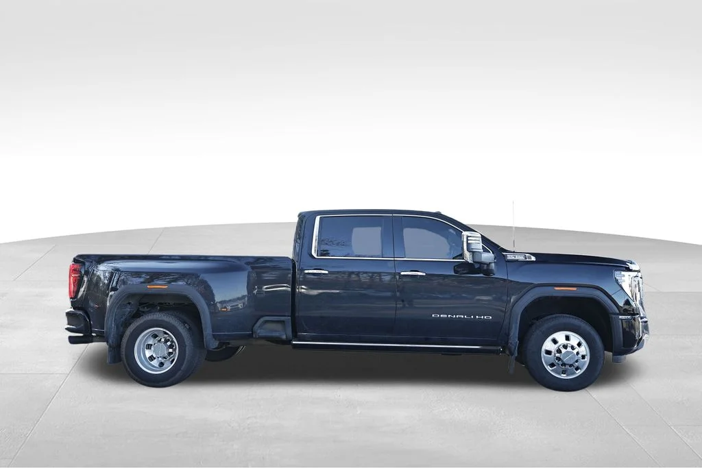 Used 2025 Black GMC Denali image 21
