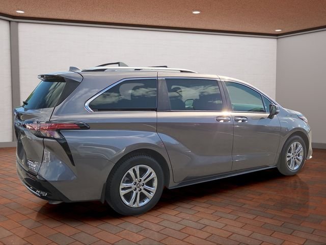 Used 2022 Gray Toyota Platinum image 3