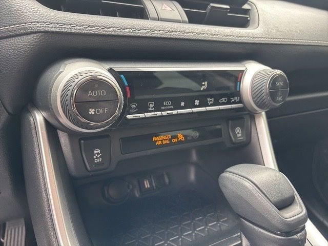 Used 2020 Midnight Black Metallic Toyota XLE image 27