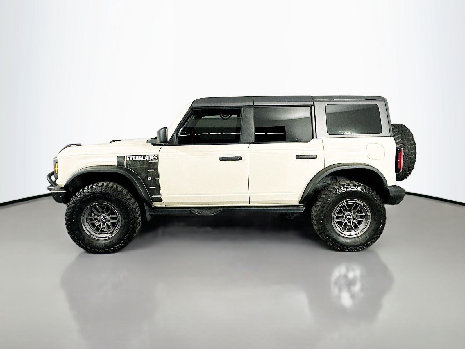 Used 2022 Desert Sand Ford Everglades image 4