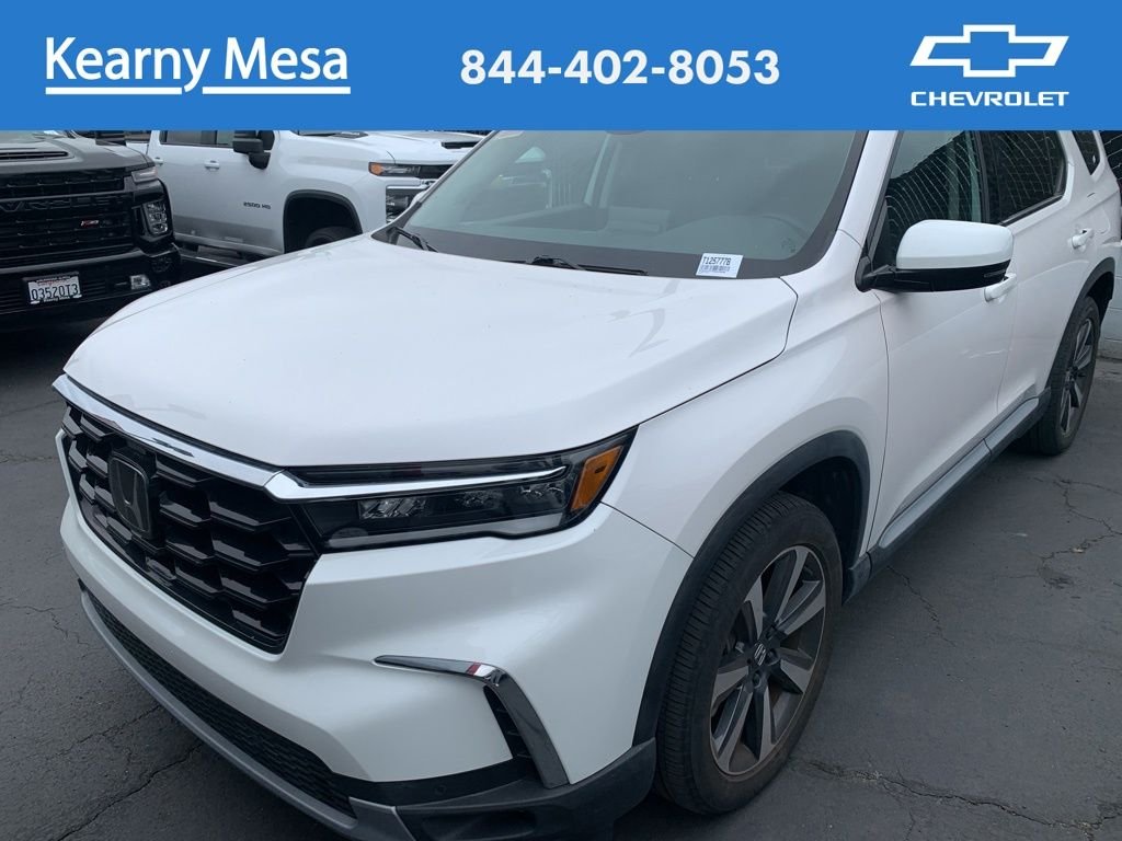 2023 Honda Pilot Touring AWD's photo