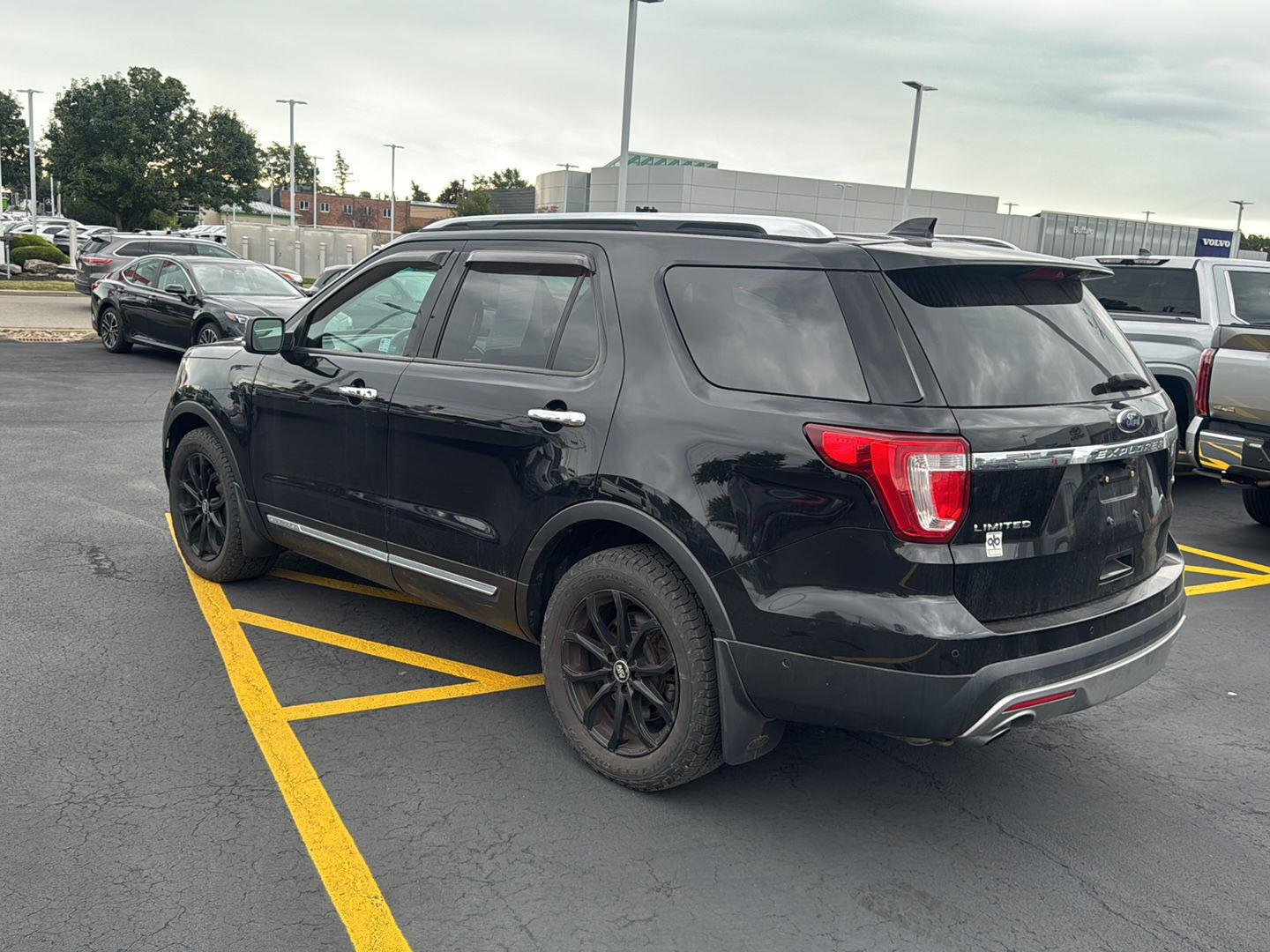 Used 2017 Shadow Black Ford Limited image 4