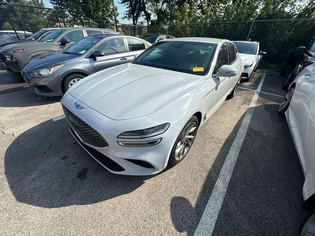 Used 2022 White Genesis 2.0T image 2
