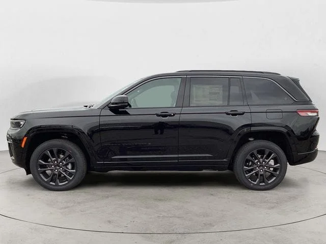 New 2026 Diamond Black Crystal Pearlcoat Jeep LIMITED RESERVE 4X4 image 2