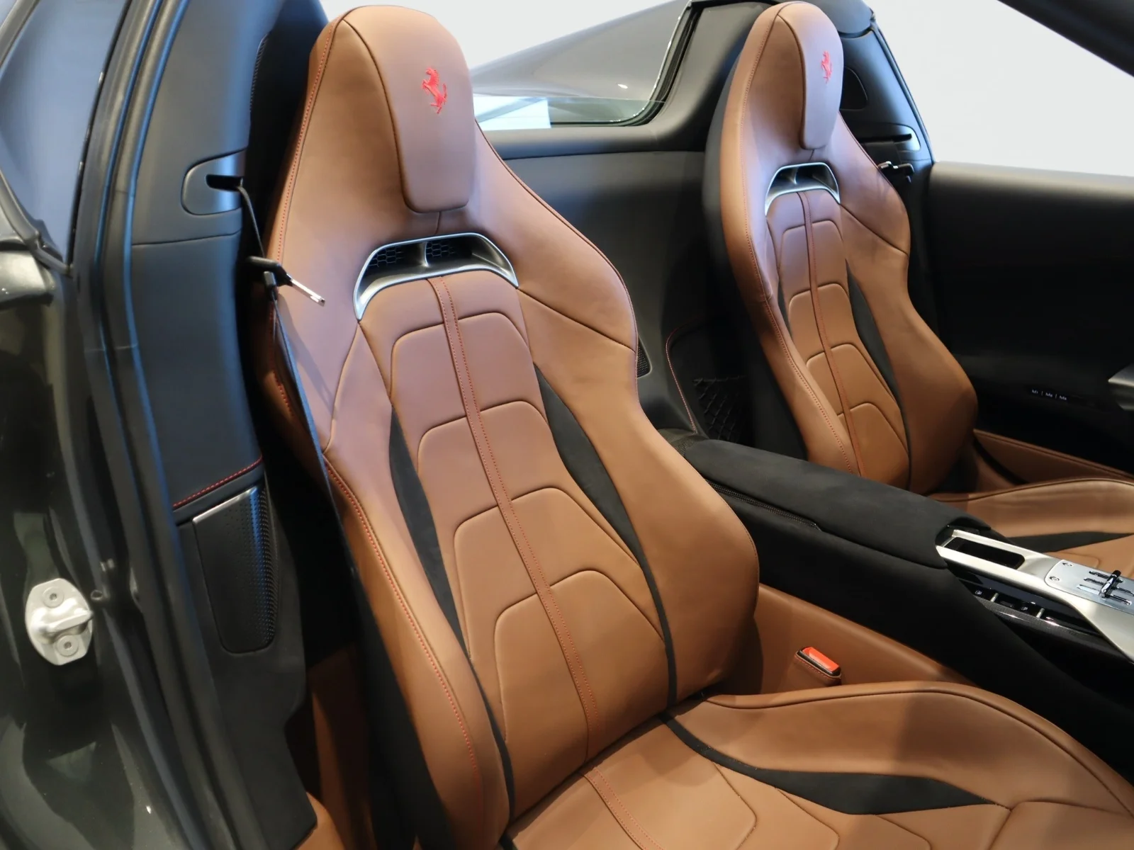 Used 2026 Grigio Silverstone Ferrari Spider image 28