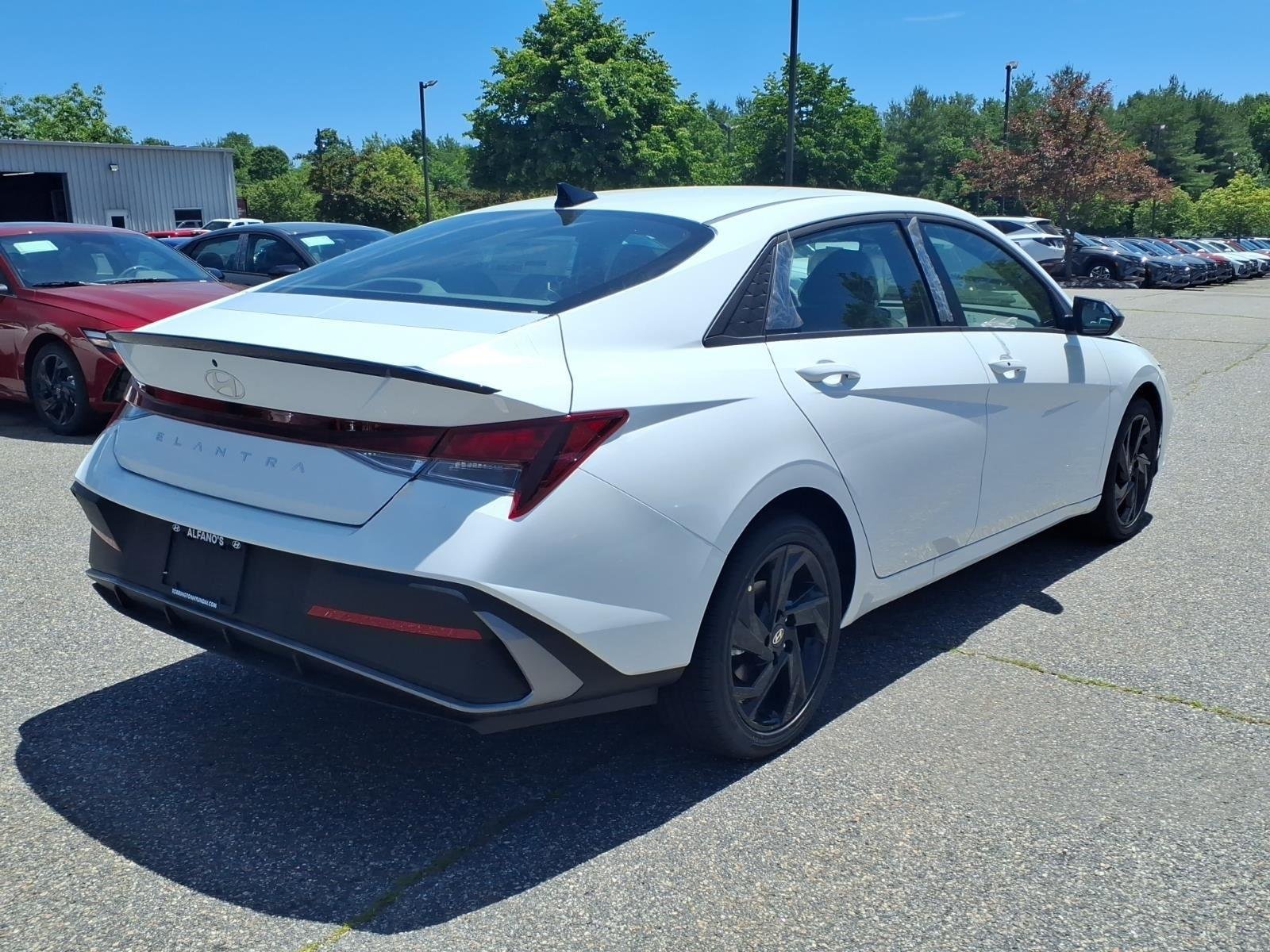 New 2026 Serenity White Hyundai SEL Sport image 4