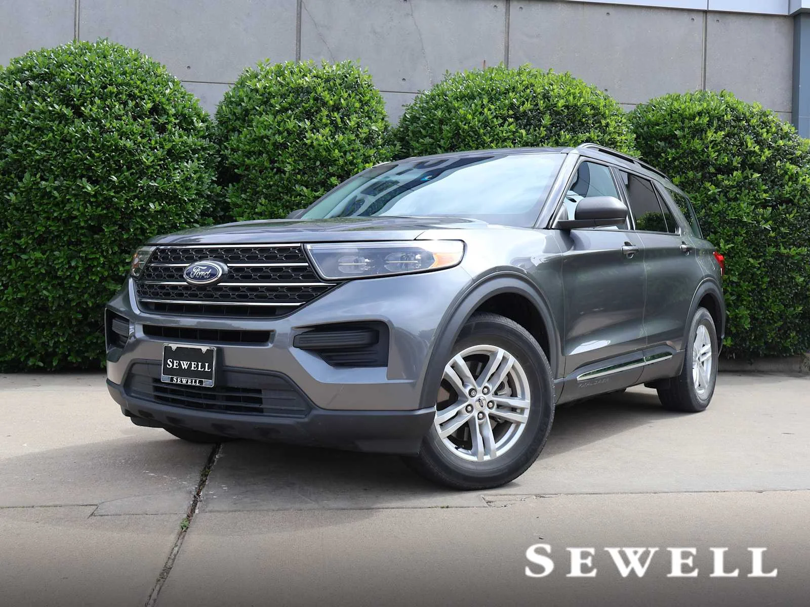 2023 Ford Explorer XLT RWD's photo