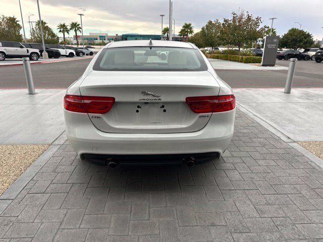 Used 2018 White Jaguar 25t Premium image 6