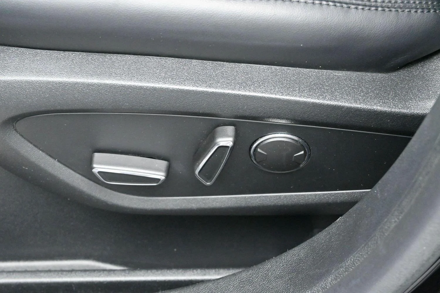 Used 2020 Infinite Black Lincoln Reserve image 17