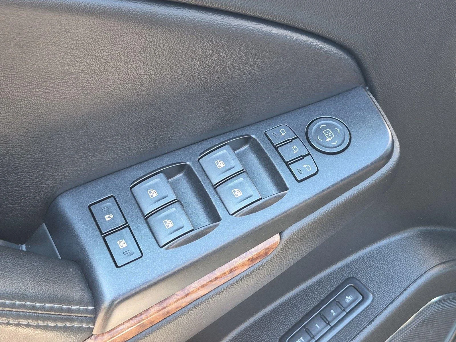 Used 2018 Silver Ice Metallic Chevrolet Premier image 15