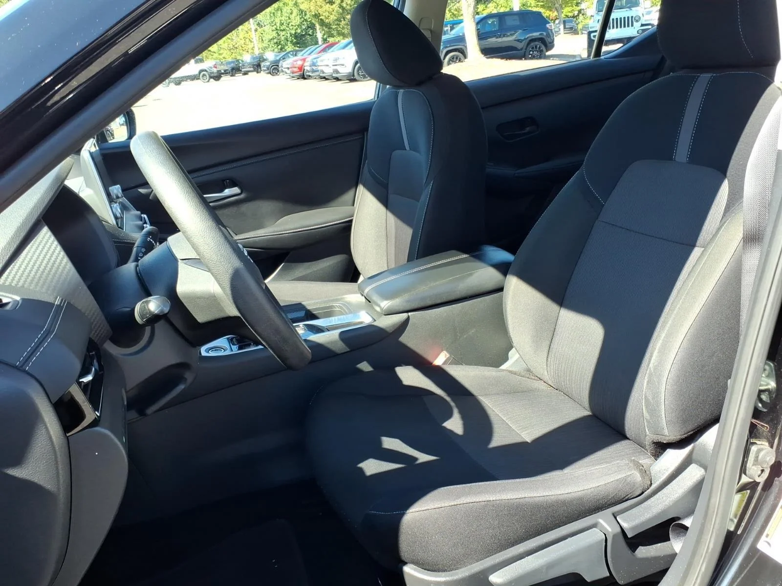 Used 2025  NISSAN SV image 15