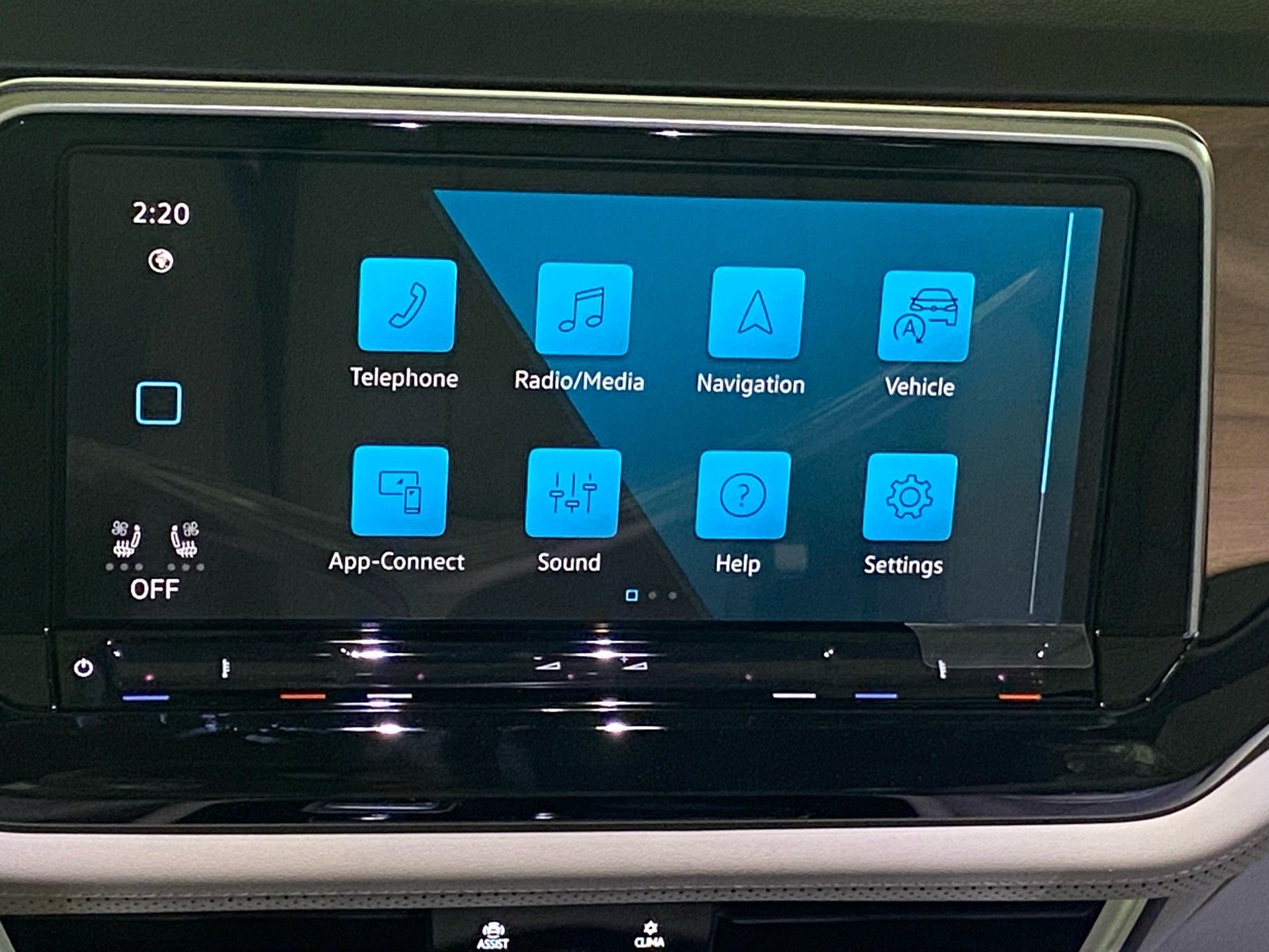 New 2026 White Volkswagen 2.0T SE w/Technology image 6
