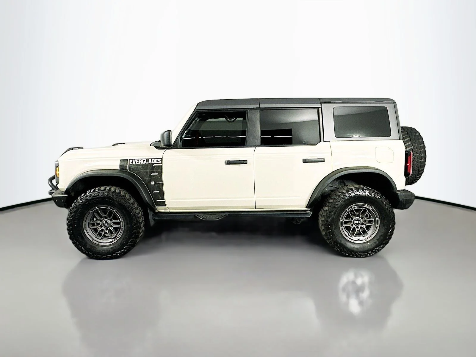 Used 2022 Desert Sand Ford Everglades image 4