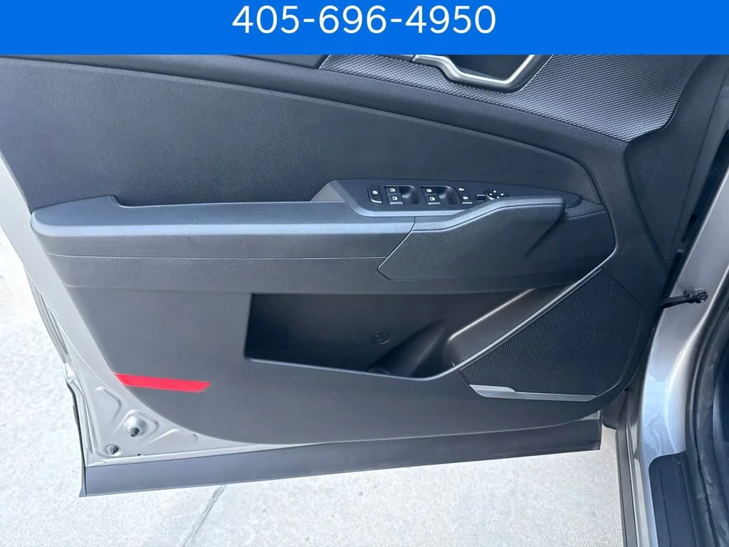 Pre-Owned 2023 Kia Sportage Hybrid LX