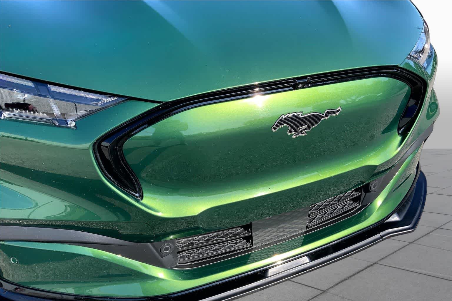Used 2024 Eruption Green Metallic Ford Premium image 29