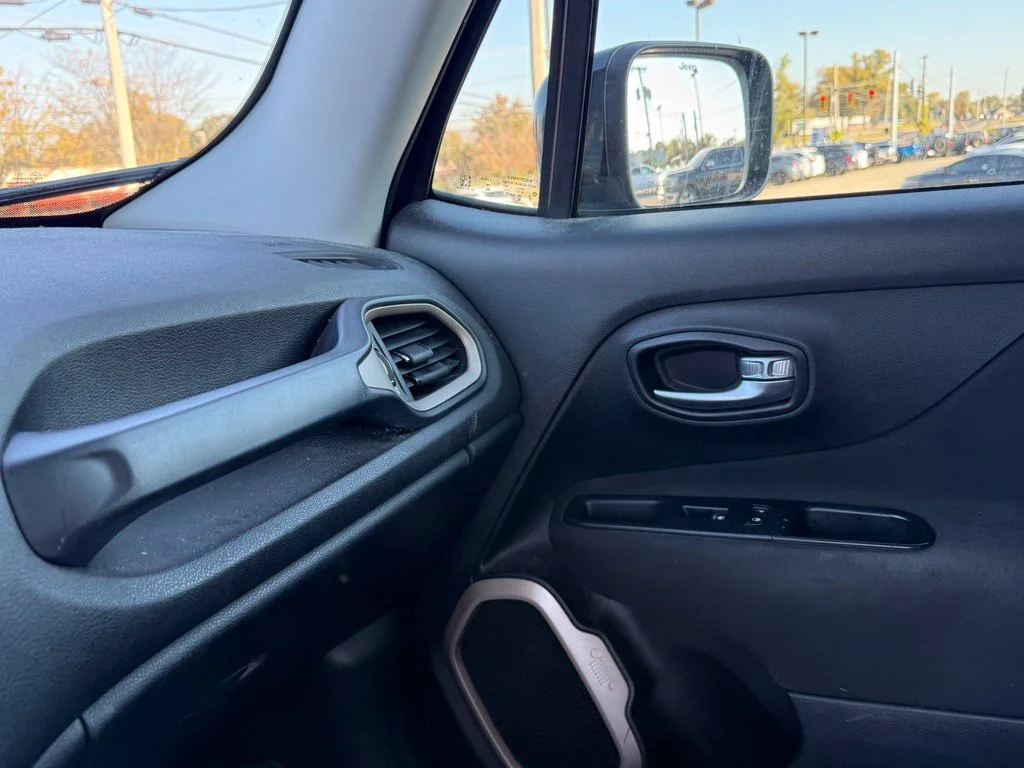 Used 2017 Black Jeep Latitude image 21