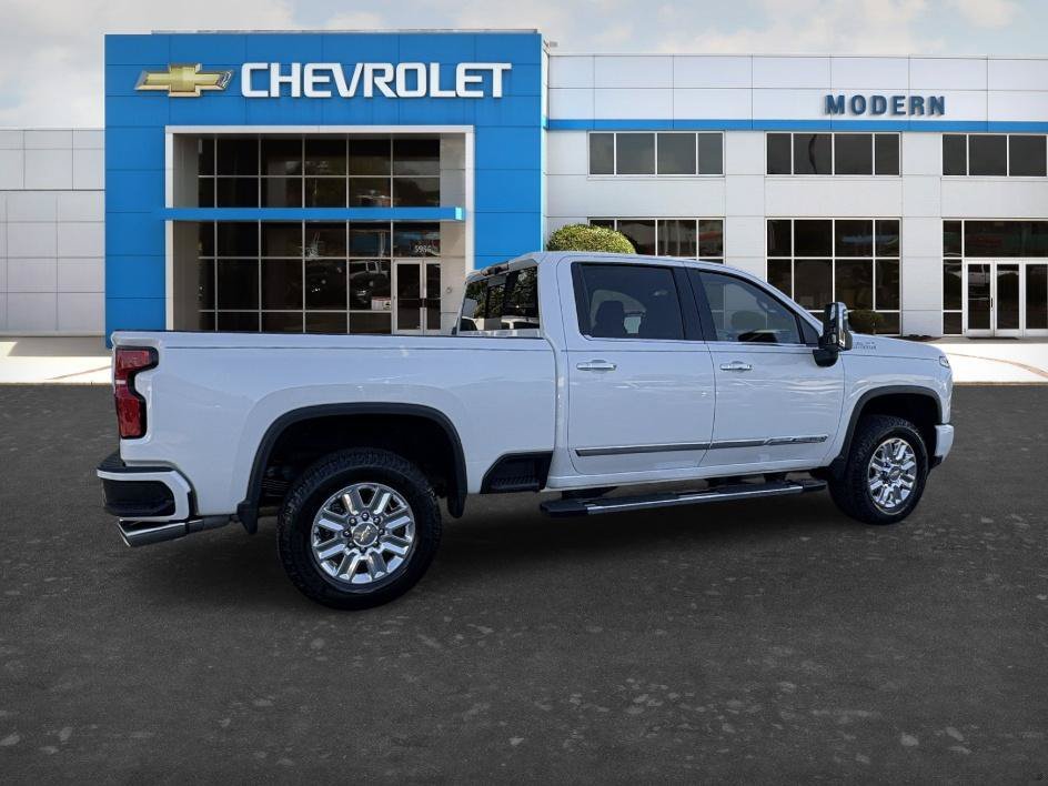Used 2025 Iridescent Pearl Tricoat Chevrolet High Country image 5