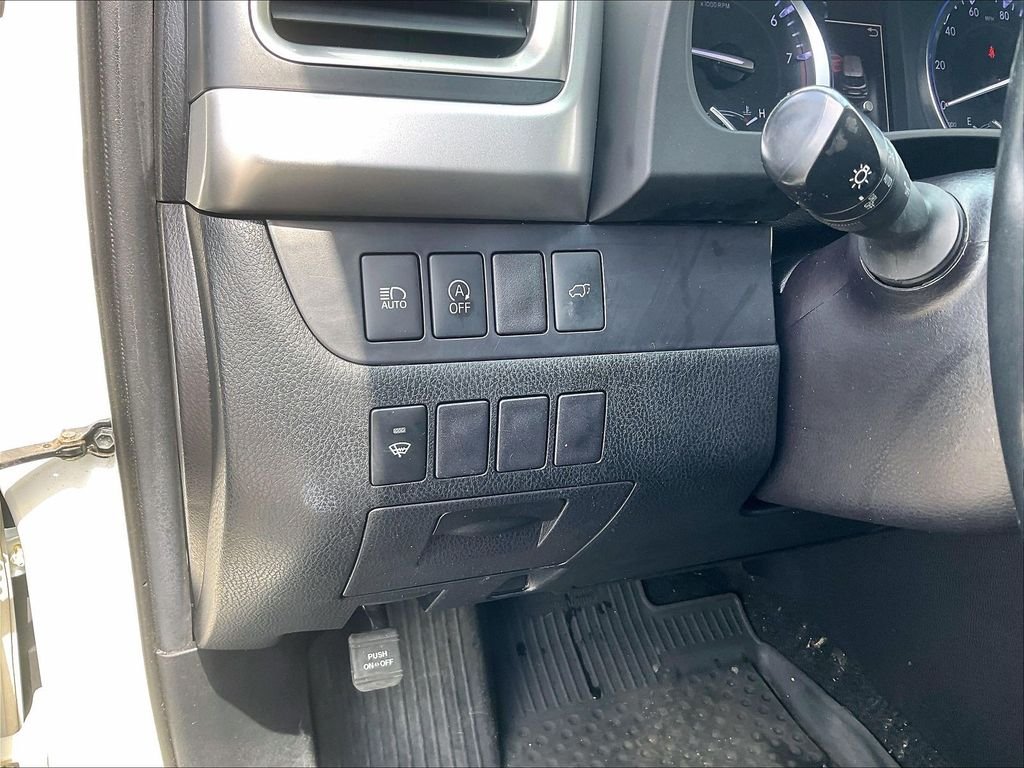 Used 2019 Blizzard Pearl Toyota XLE image 27