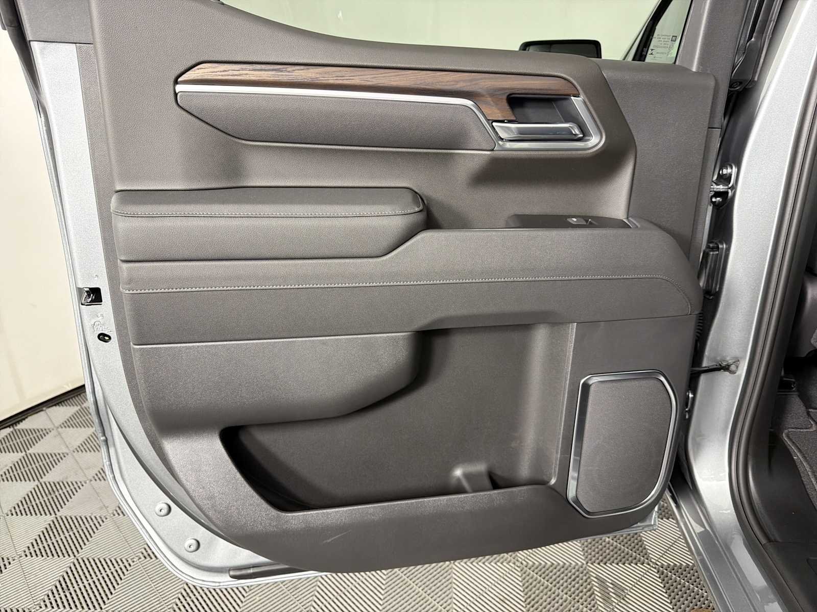 2026 GMC Sierra 1500 SLT - Photo 19