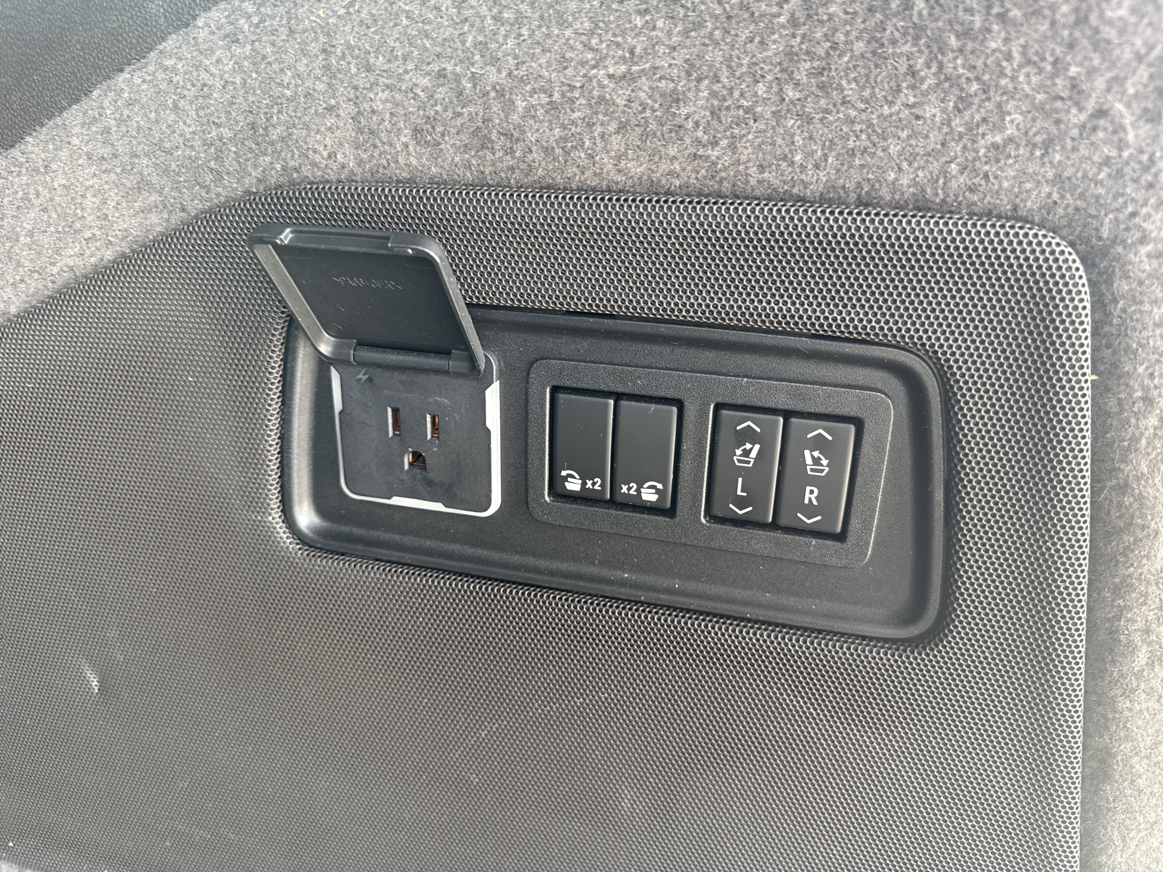 Used 2022 Satin Steel Metallic Cadillac Sport image 17