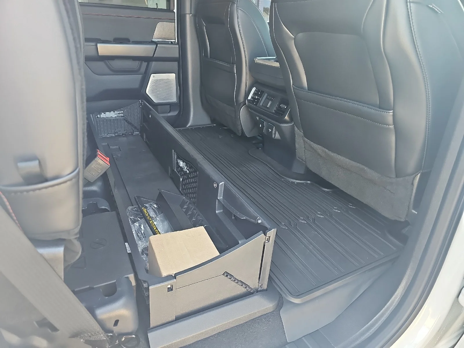 Used 2024  Ford Raptor image 10