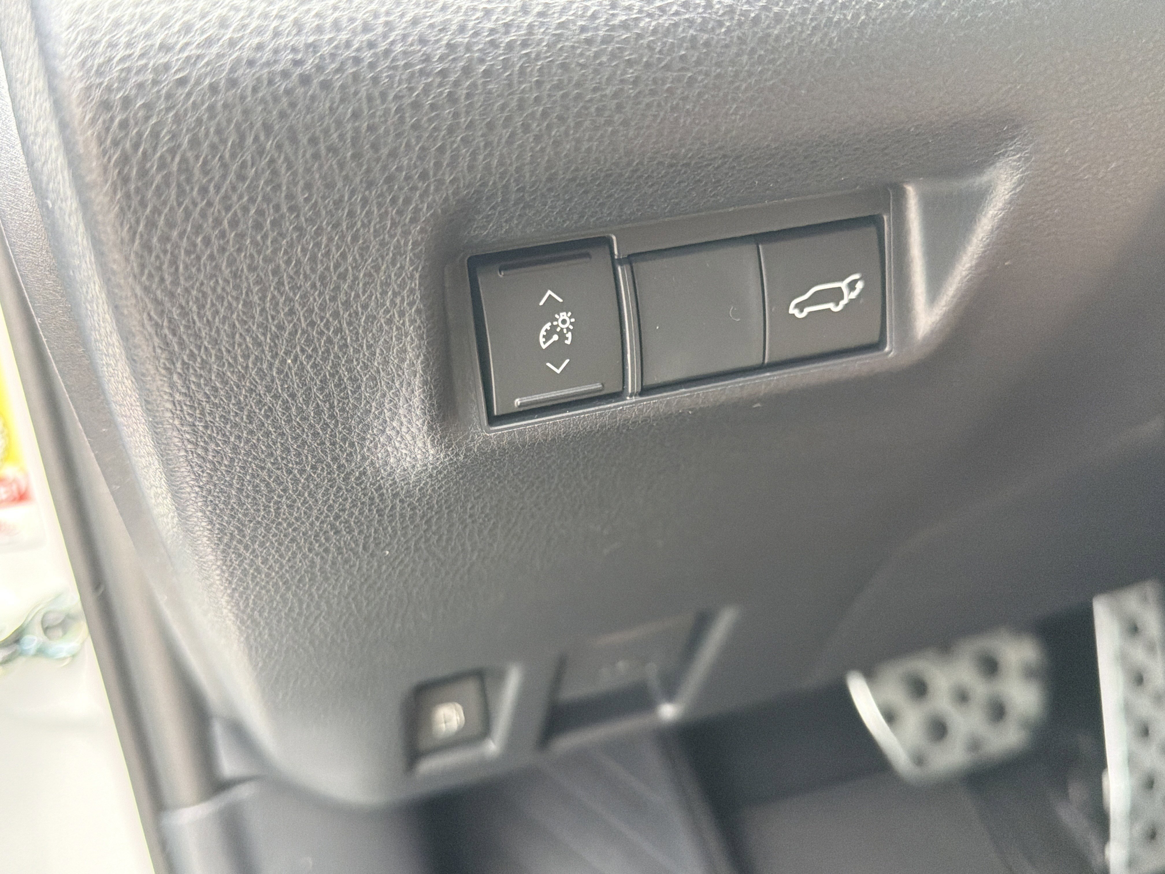 New 2026 Wind Chill Pearl with Midnight Black Metallic roof Toyota GR SPORT image 29