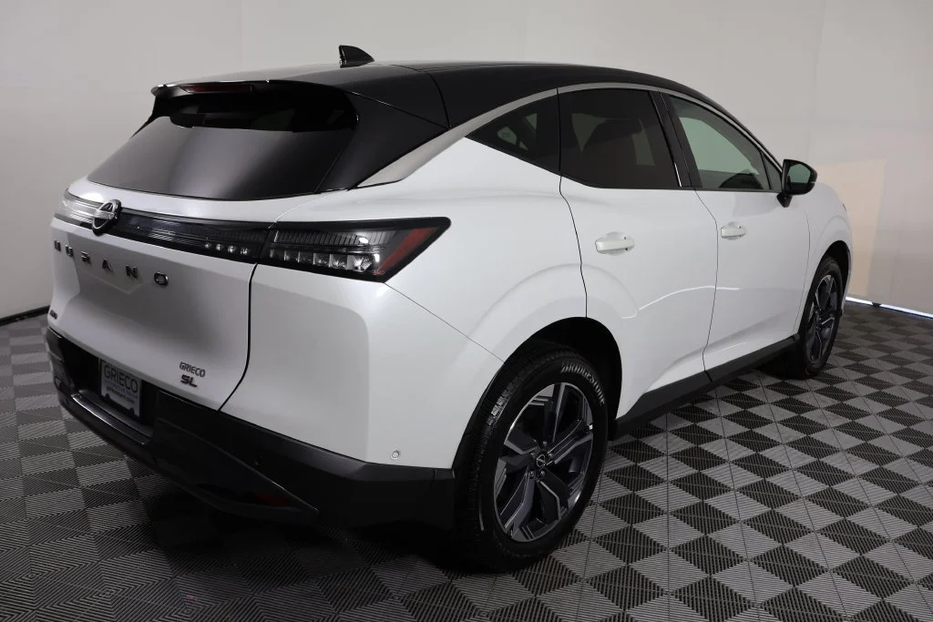 Used 2025 White Pearl Nissan SL image 8