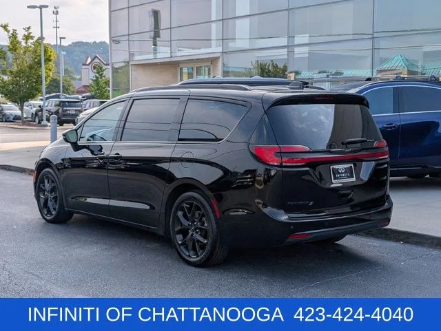 Used 2025 Black Chrysler Limited image 3