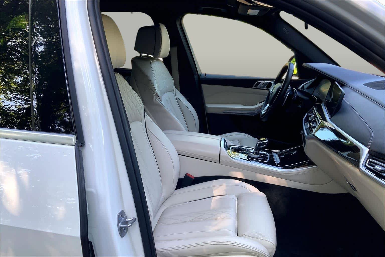 Used 2021 Alpine White BMW xDrive40i image 7