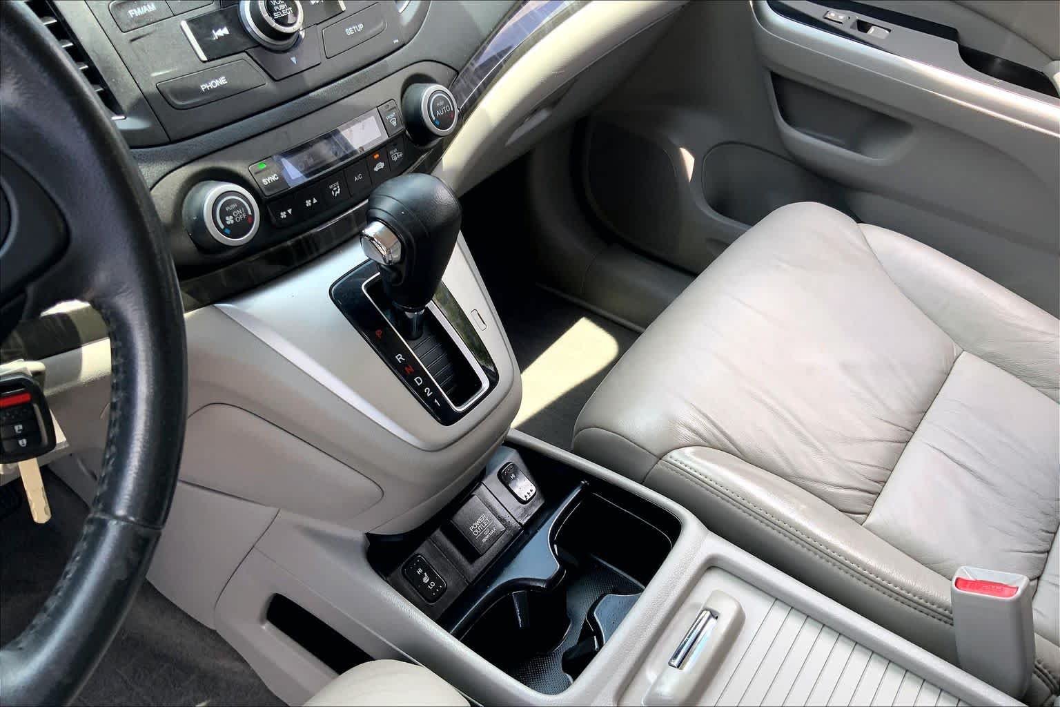 Used 2014 Alabaster Silver Metallic Honda EX-L image 16