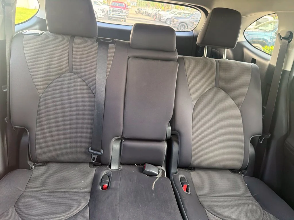 Used 2022  Toyota LE image 13