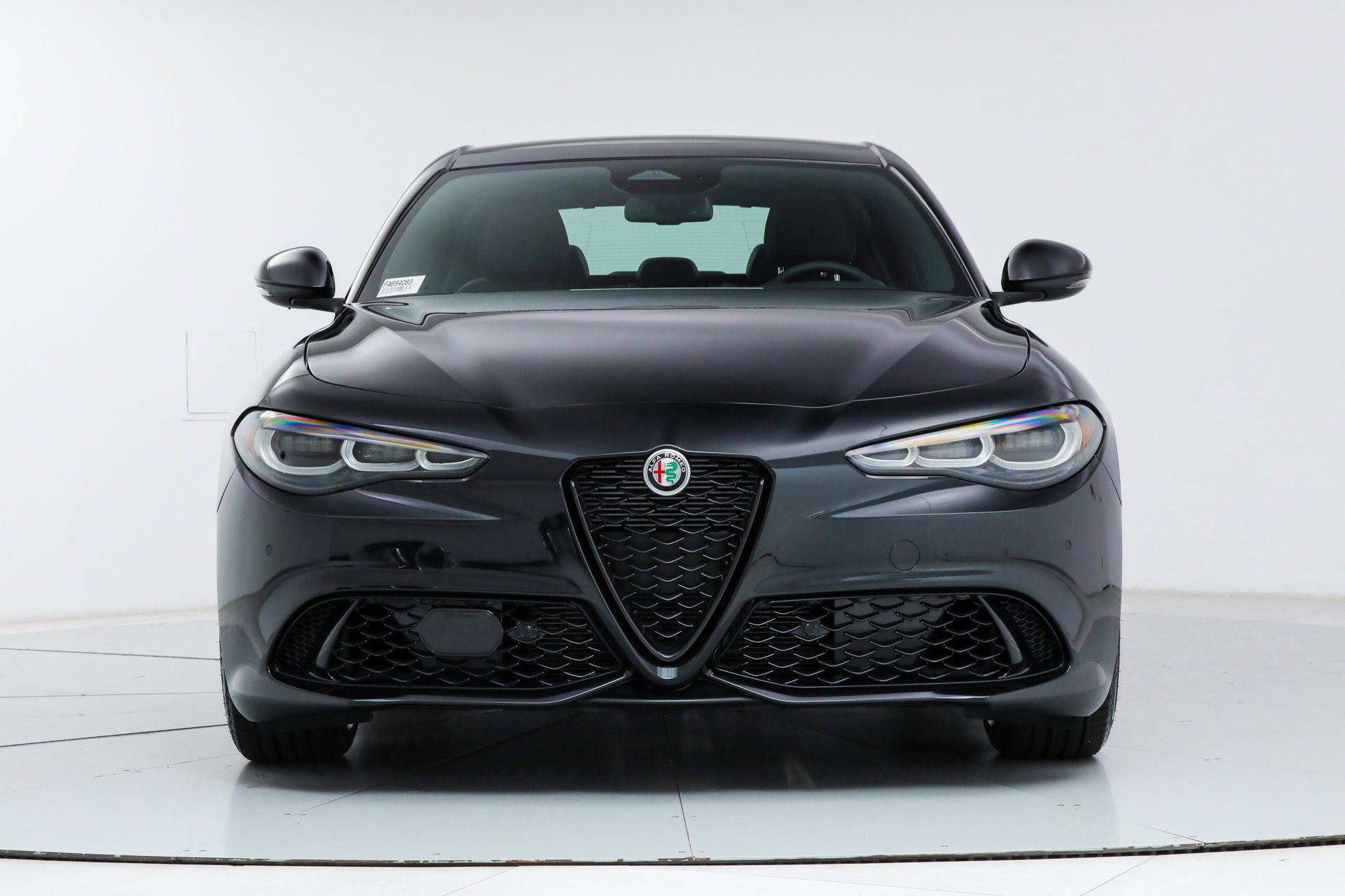 New 2025 Vulcano Black Metallic Exterior Paint Alfa Romeo  image 8