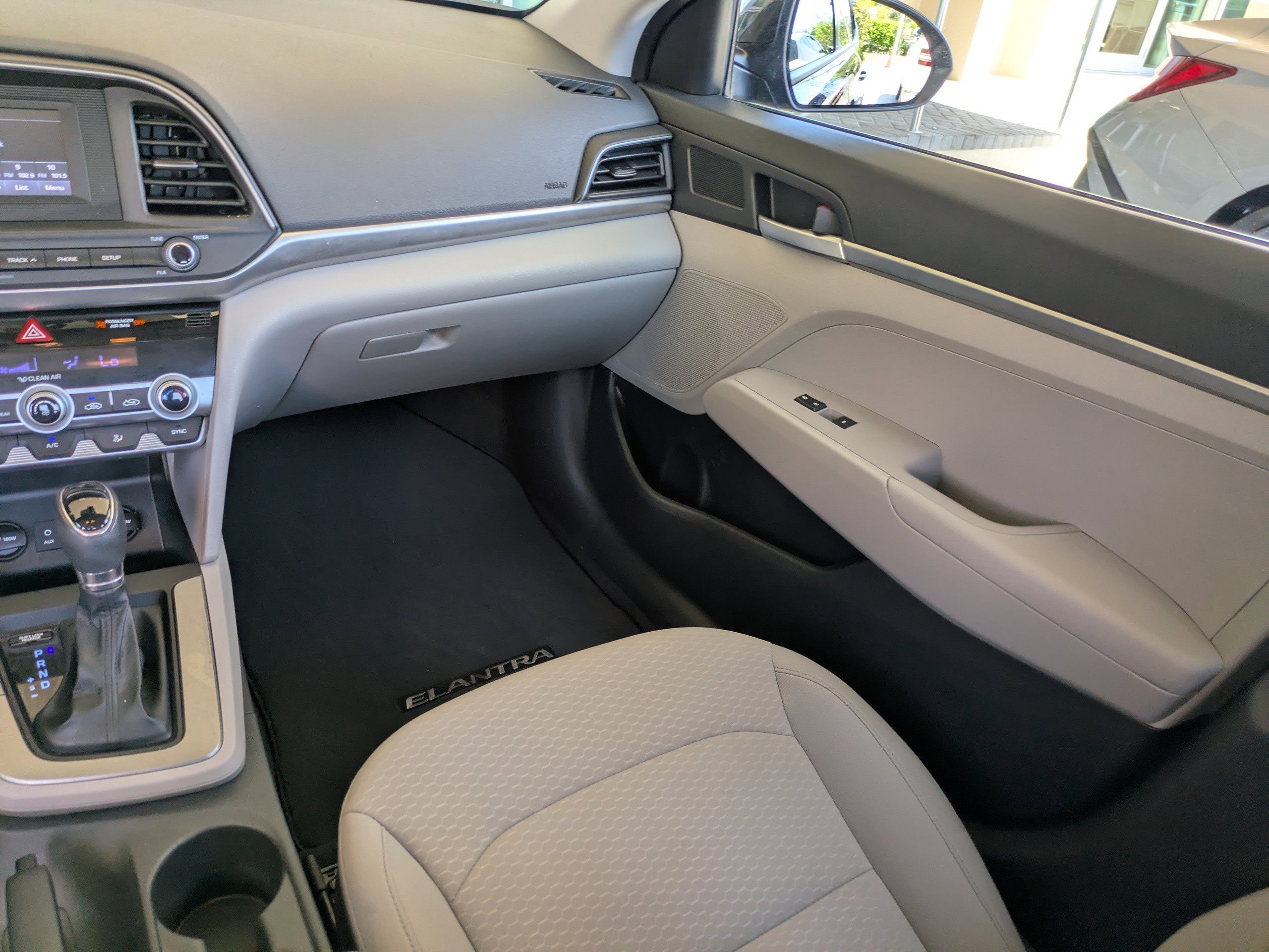 2020 Hyundai Elantra SE - Photo 15