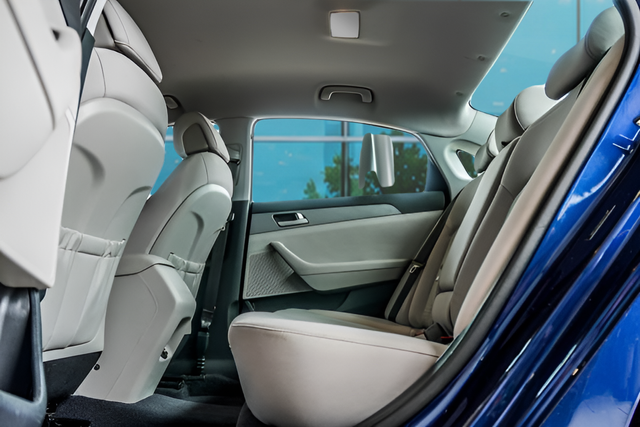 Used 2017 Blue Hyundai SE image 32