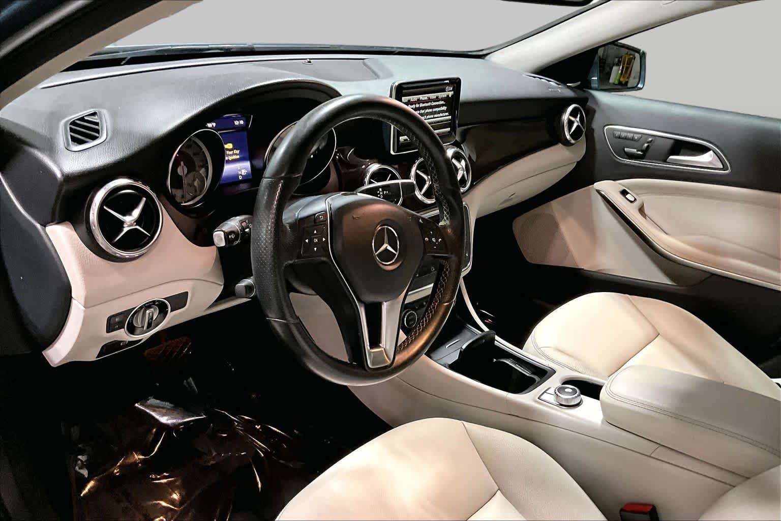 Used 2015 Universe Blue Metallic Mercedes-Benz GLA 250 image 18