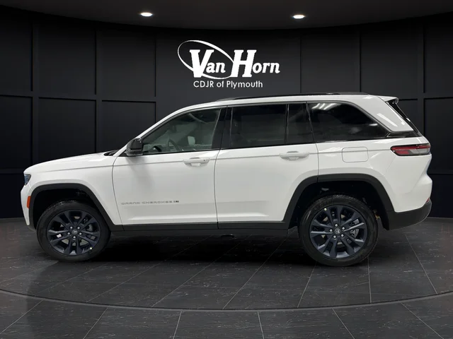 New 2026 Bright White Clear-Coat Exterior Paint Jeep Limited image 4