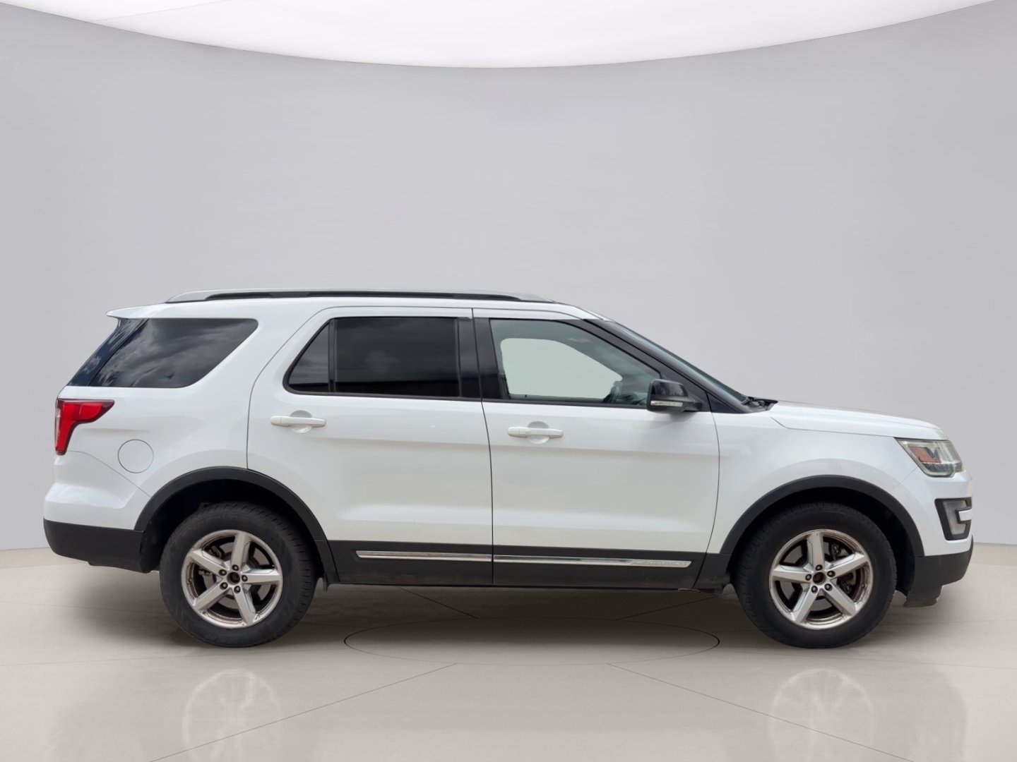 2017 Ford Explorer XLT - Photo 6