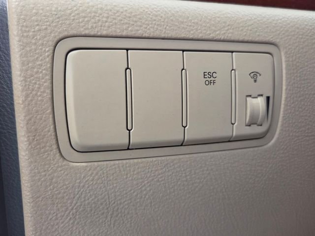 Used 2014 White Hyundai 3.8 image 28