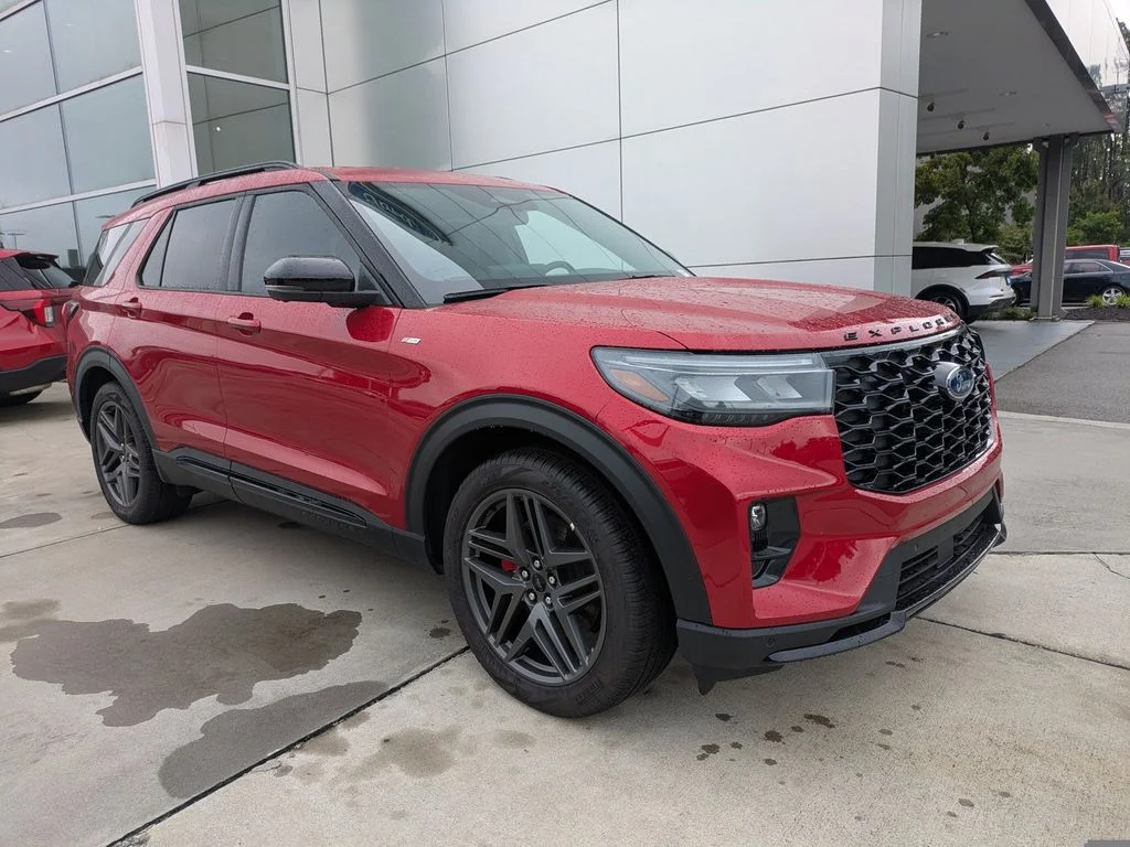 New 2026 Rapid Red Metallic Tinted Clearcoat Ford ST-Line image 2
