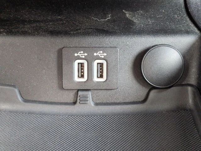 Used 2020 Oxford White Ford SE image 20