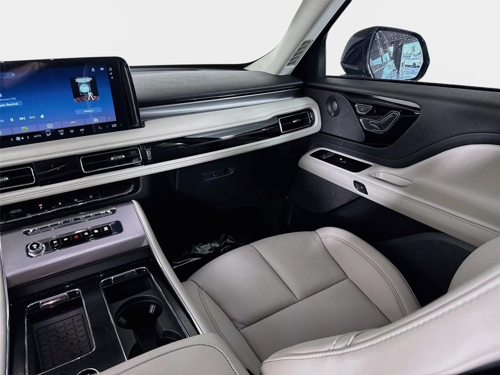 Used 2025 Blue Metallic Lincoln Premiere image 26