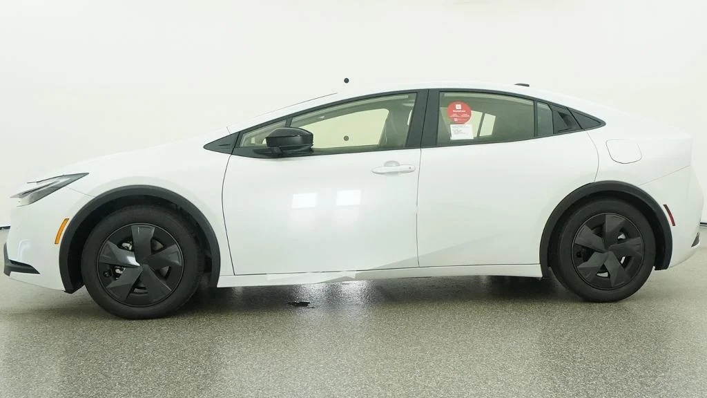 New 2027 Wind Chill Pearl Toyota LE image 2