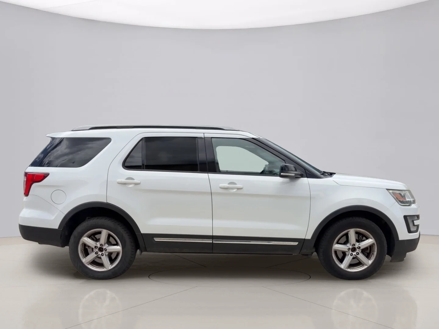 Used 2017 White Ford XLT image 6