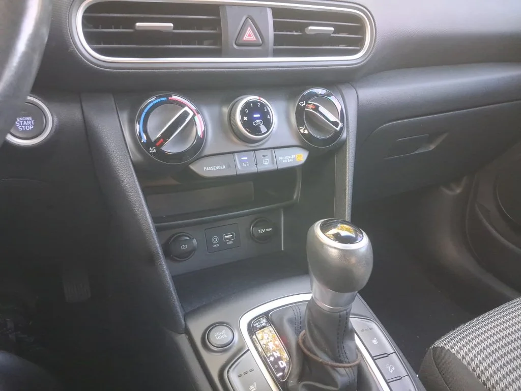 Used 2020 Black Hyundai SEL image 25