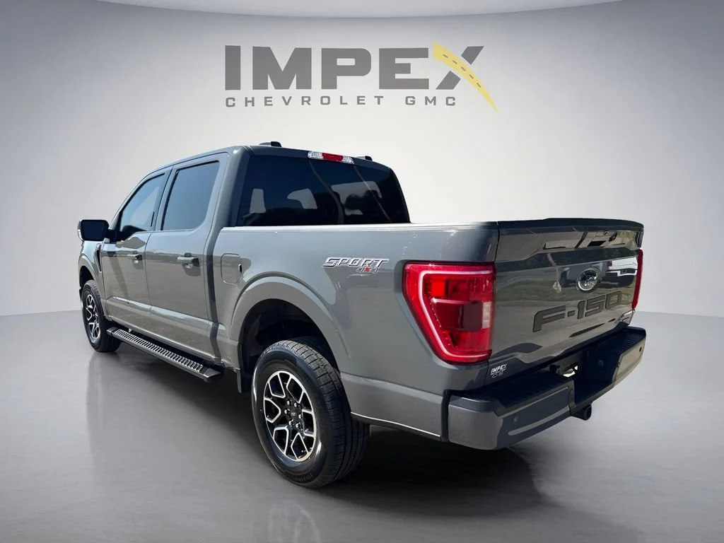Used 2021  Ford XL image 3