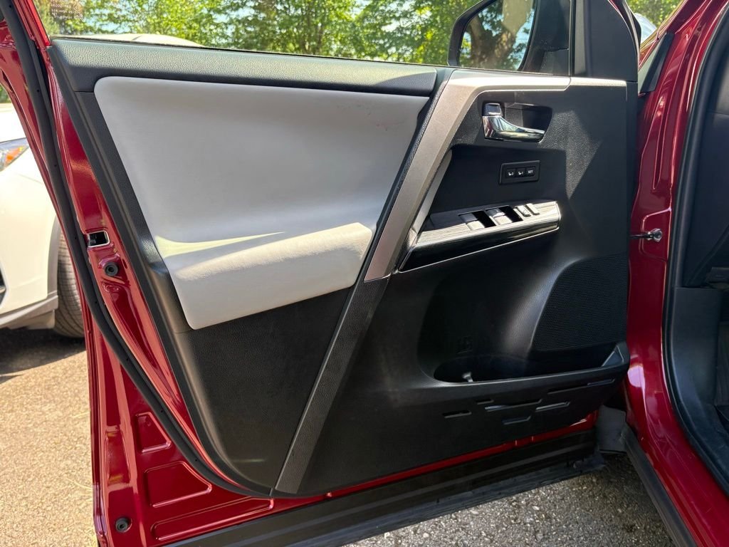 Used 2018 Pearl Toyota Limited image 11