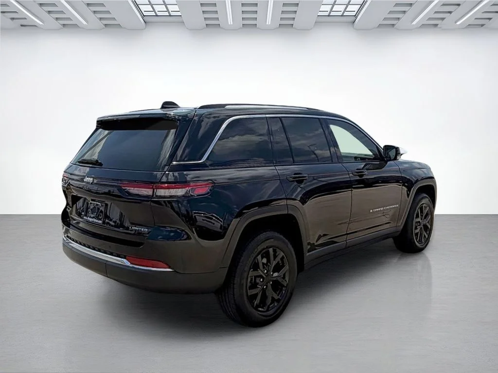 Used 2022 Black Jeep Limited image 3