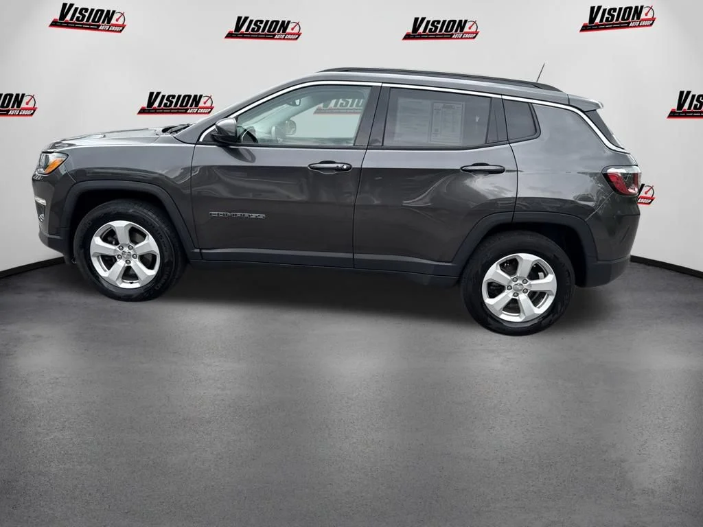 Used 2018 Gray Jeep Latitude image 8