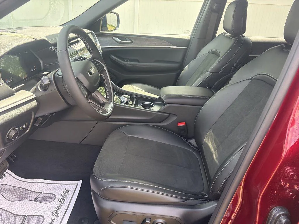 New 2026 Velvet Red Pearlcoat Jeep Laredo Altitude image 9